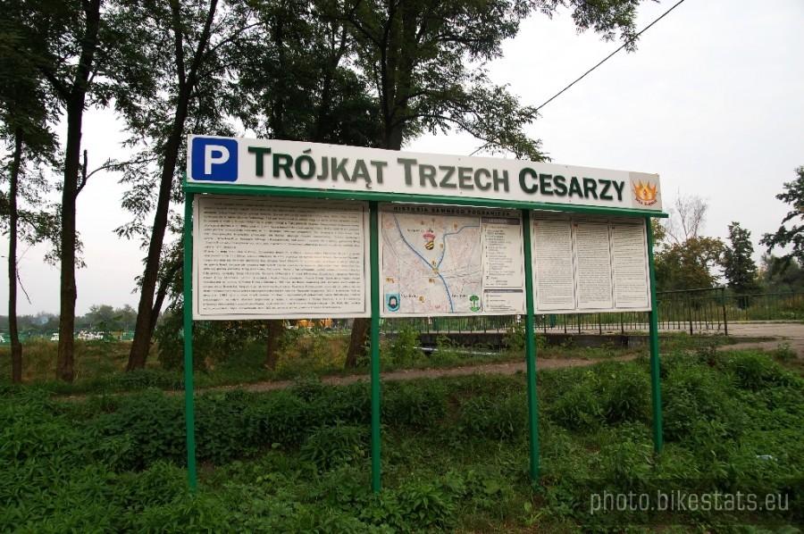 Tablica informacyjna na parkingu przy Stadionie AKS Górnik Niwka