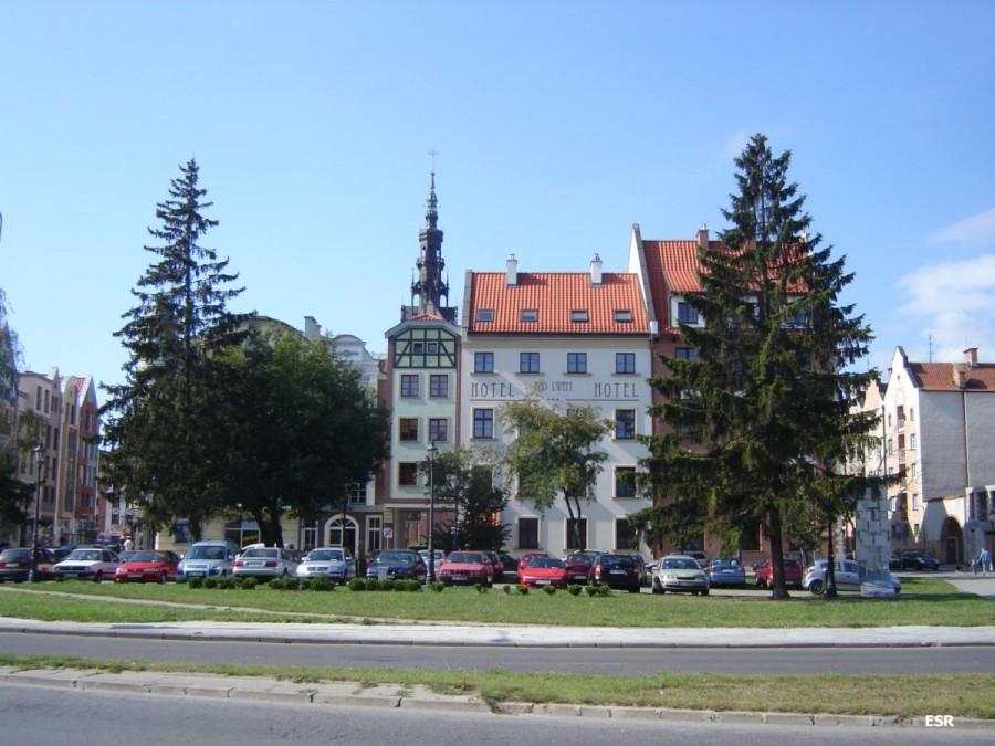Dziwna kompozycja architektoniczna.