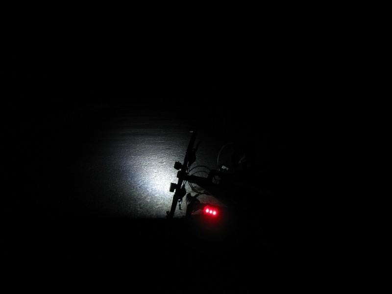 Nocą.