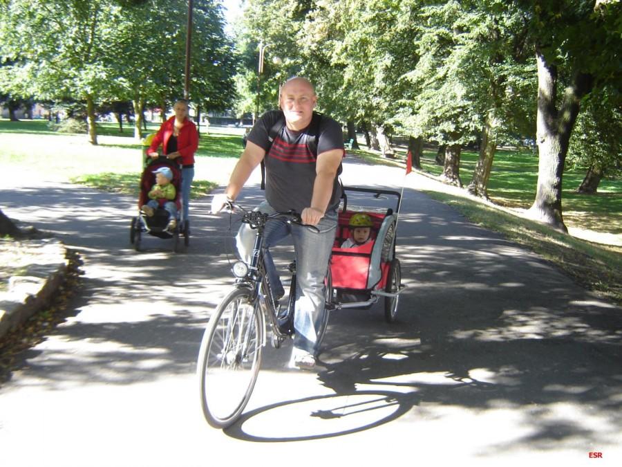 Rowerowa jazda z przyczepką.