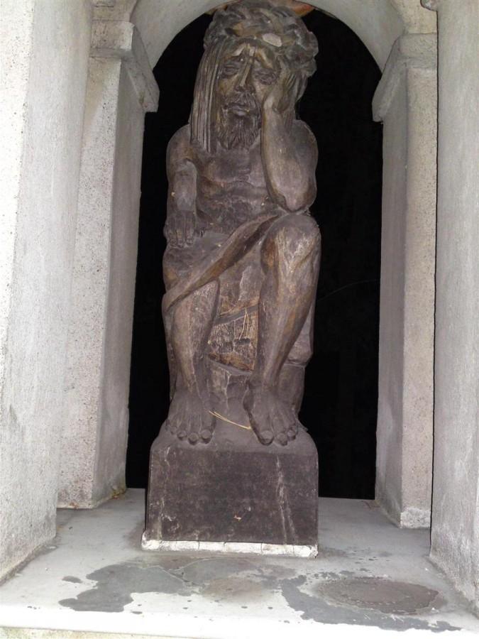 Chrystus na pomniku w Janowie