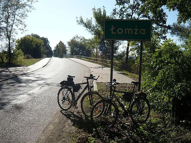 Nasze rowery przy wjeździe do Łomży
