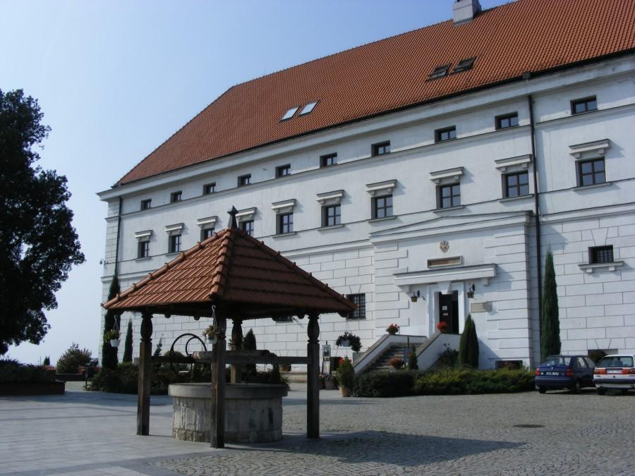 Na dziedzińcu zamku