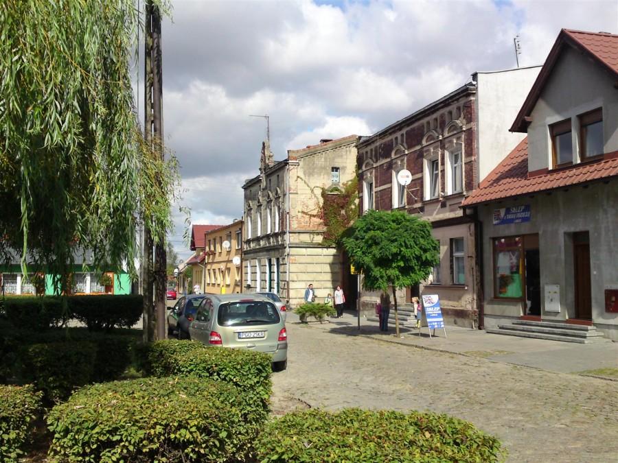 Rynek w Rostarzewi, jak widać zaniedbany i nie tak piękny jak w pobliskich Rakoniewicach
