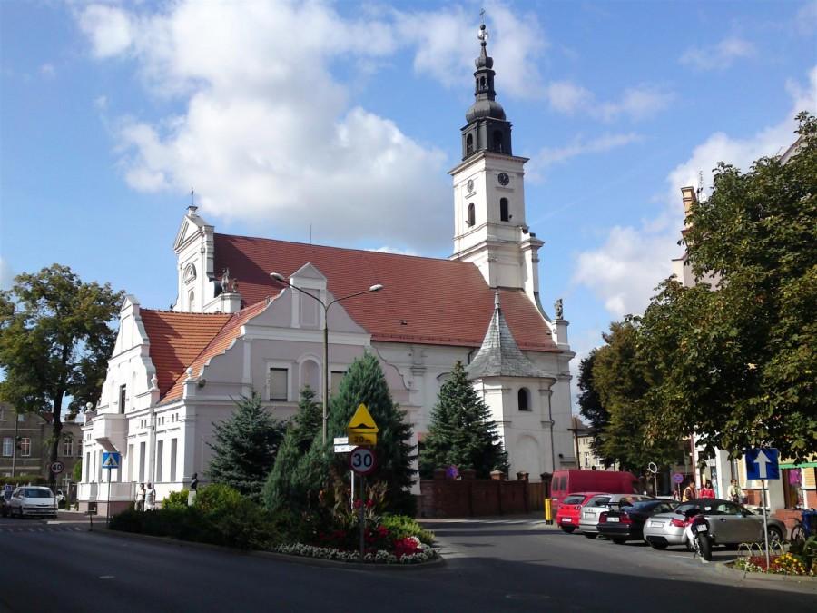 Kościół Parafialny p.w. NMP Niepokalanie Poczętej. Najcenniejszy zabytek w mieście - późnobarokowy - powstał w drugiej połowie 18 wieku.