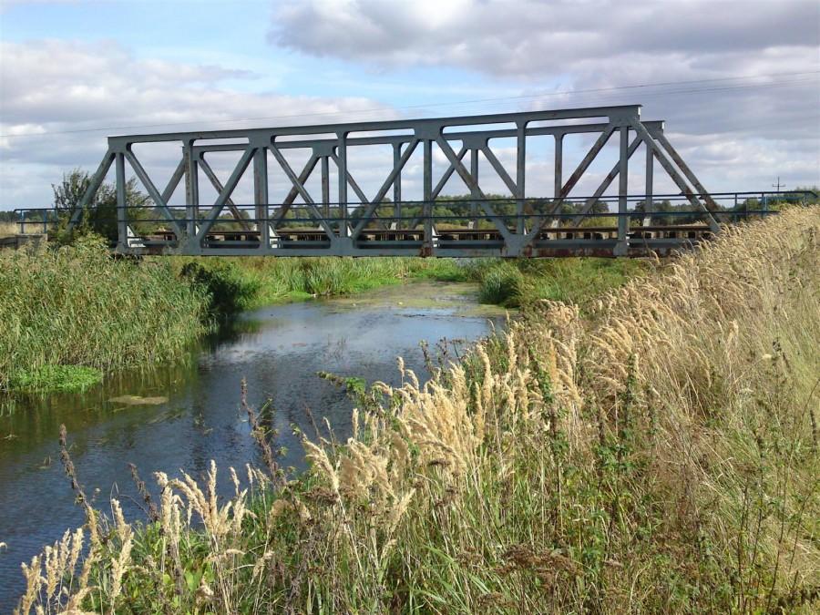 Most kolejowy w Kopanicy nad rzeką Obrą