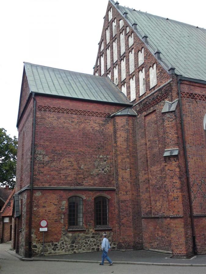 usytuowany w centrum miasta - jest najstarszą i najokazalszą świątynią w mieście