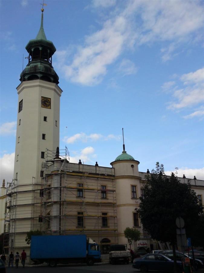 Ratusz Miejski - posadowiony w centralnym punkcie starej części miasta