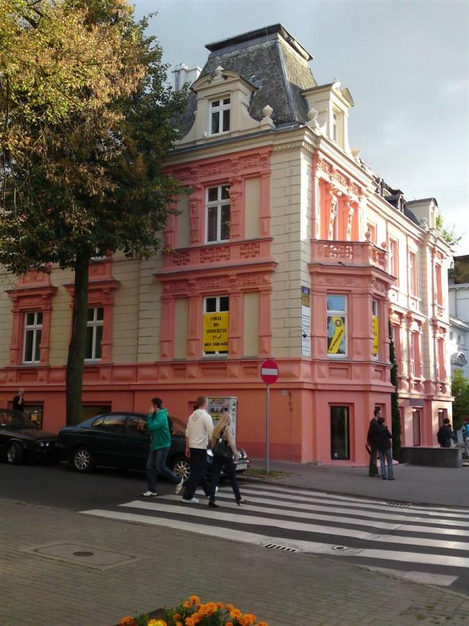 Zielona Góra, kamienica narożna przy palcu Bohaterów