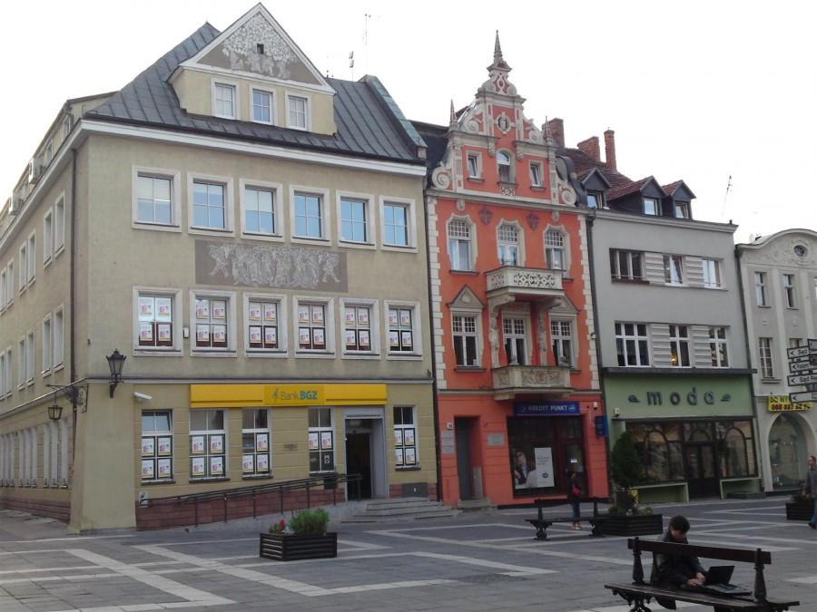 kolejne z wielu kamienic w okolicach rynku w Zielonej Górze