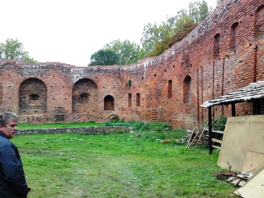 Międzyrzeczki zamek - dziedziniec
