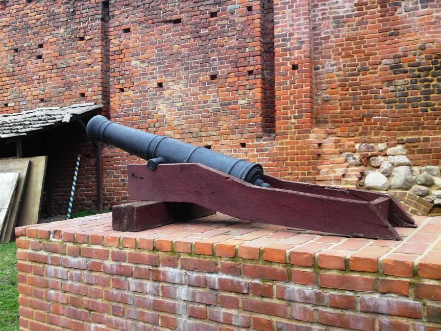 Armata na dziedzińcu zamku w Międzyrzeczu