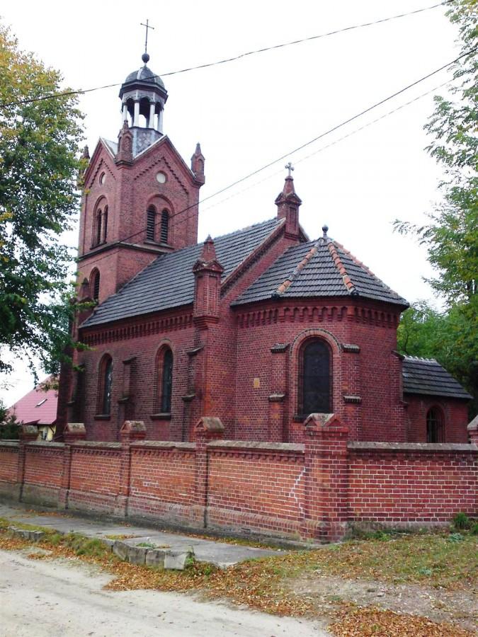 Neogotycki kościół w Szumiącej, niegdyś wioska należała do Paradyskiego Klasztoru