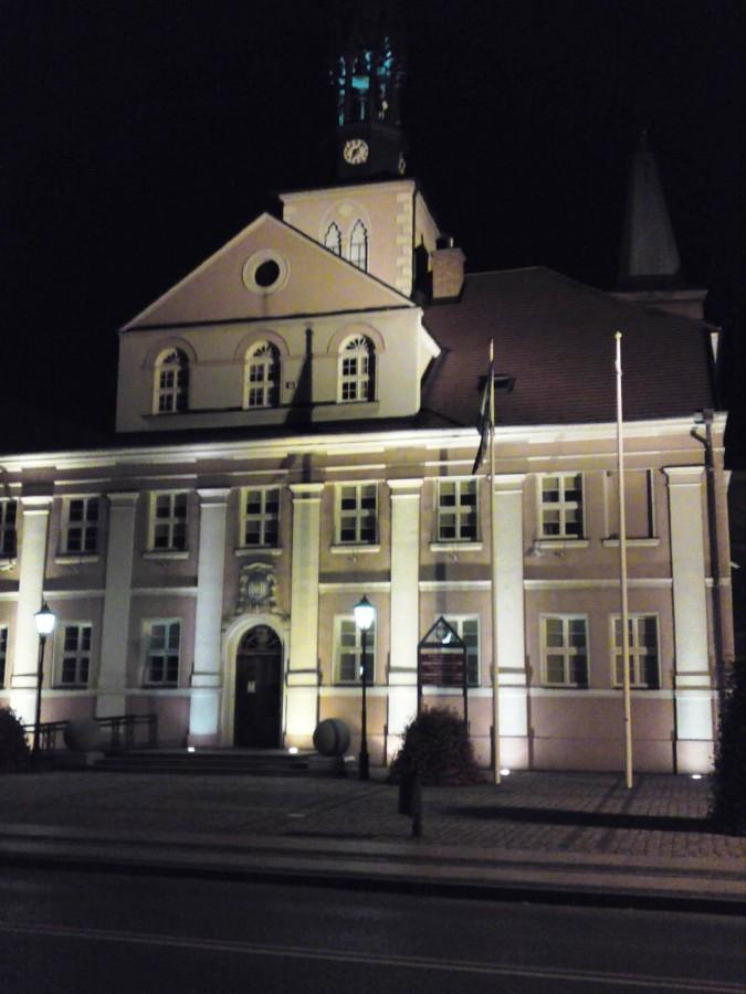 Ratusz w Międzyrzeczu nocą