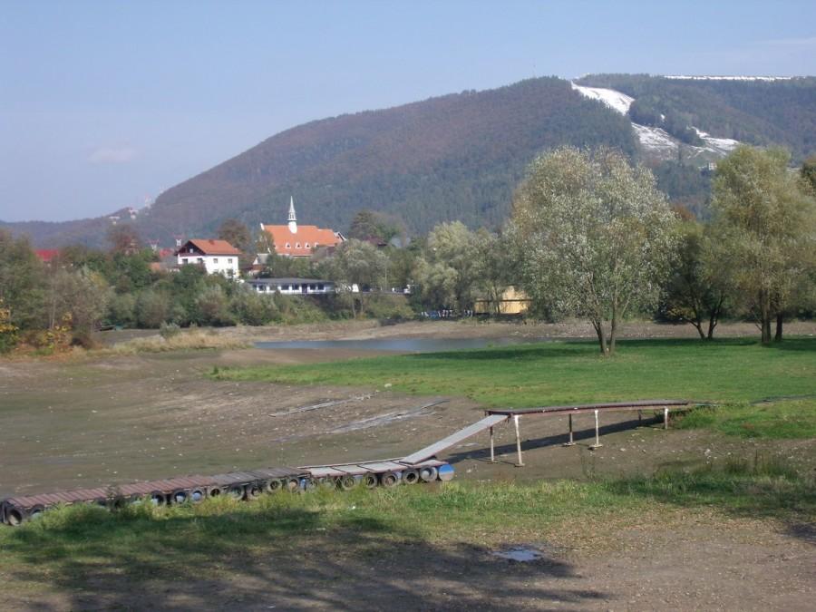 Pomost w suchym doku. W tle Żar, chyba czas wyjąć narty:)