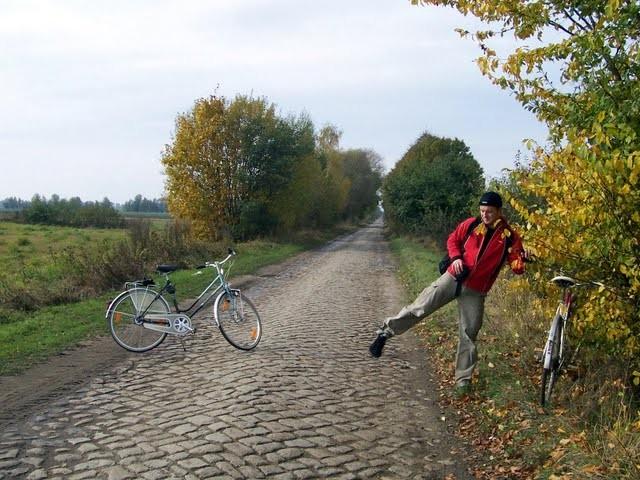 Klamerki na spodniach wciąż trendy! :)))