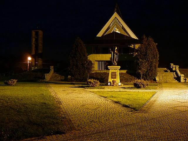 Kościół w Nowej Wsi nocą