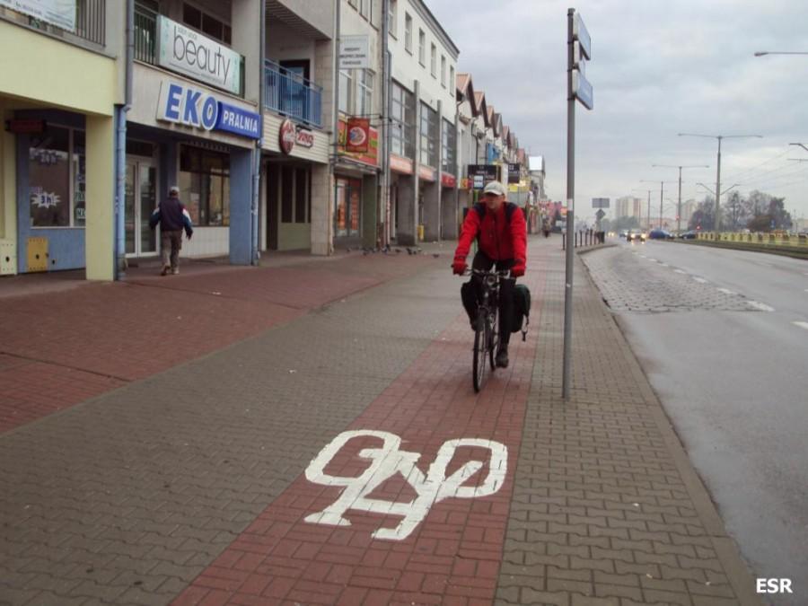 Marecki na ścieżce rowerowej.