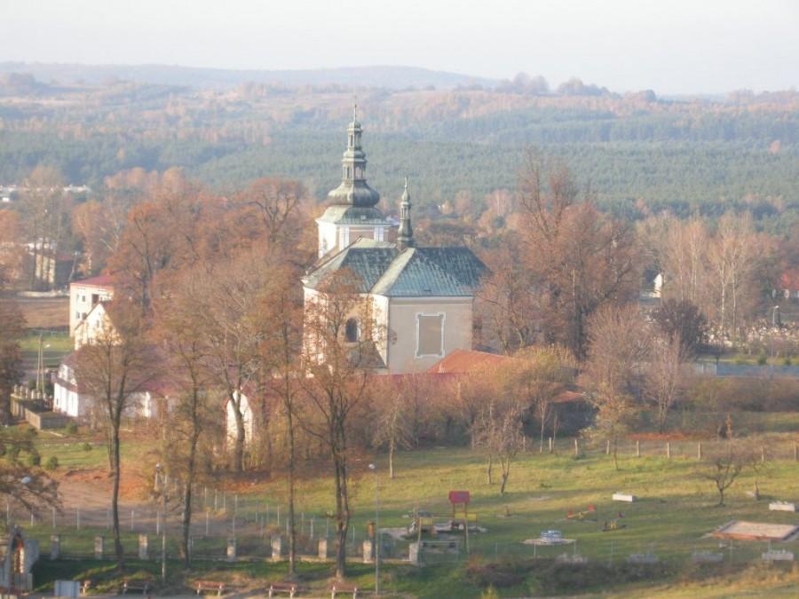 Widok na kościół w Olsztynie