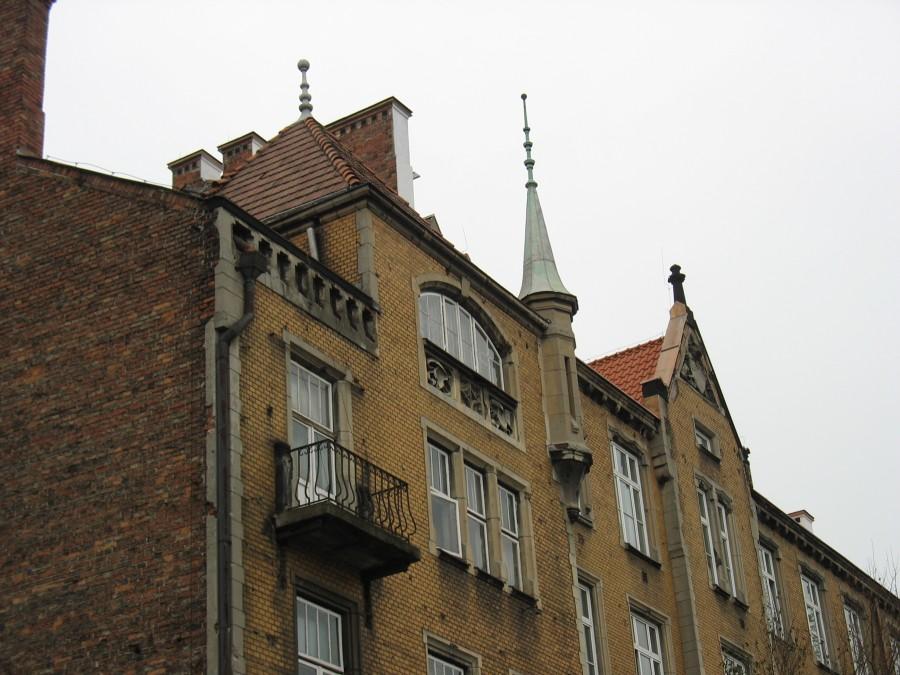Szkoła "Pod Mądrą Sową" - zwieńczenia od ul. Drewnianej