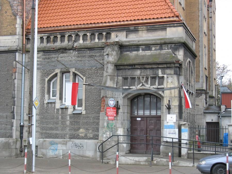 Szkoła "Pod Mądrą Sową" - wejście od ul. Dobrej