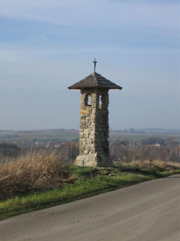 Dziwna kapliczka.