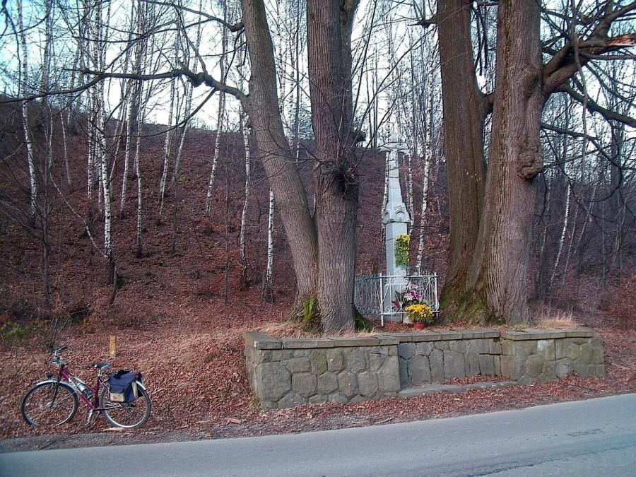 przydrożny krzyż