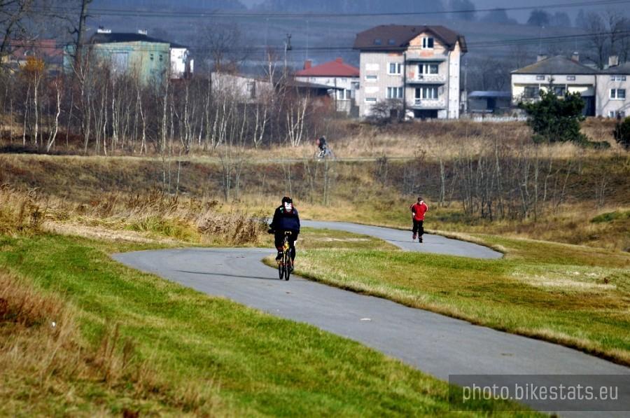 Pogoria 4 i ścieżka rowerowa