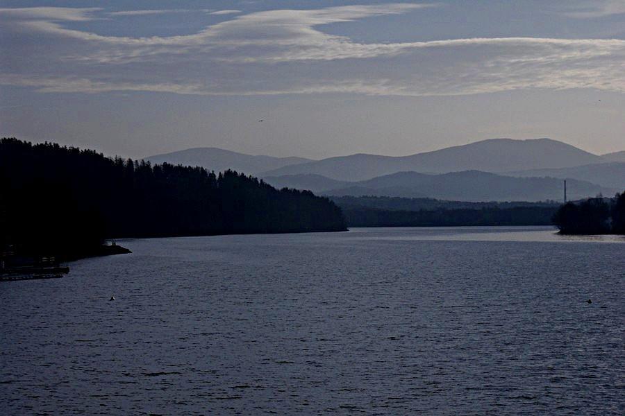 widok z zapory w Tresnej na Jezioro Żywieckie