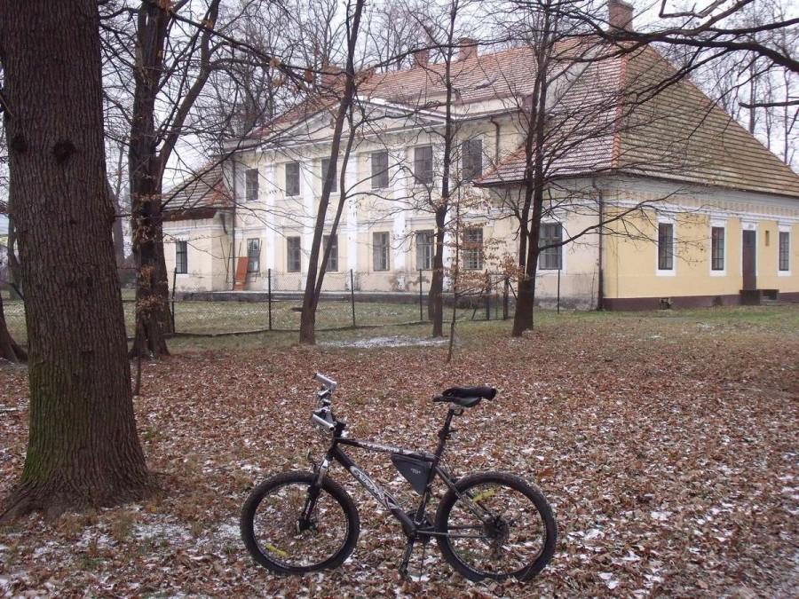 Kobiernicki dworek od strony ............ parku
