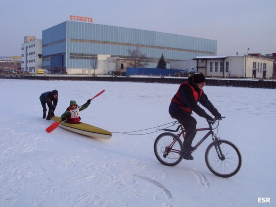 Wyścig rowerowo kajakowy.