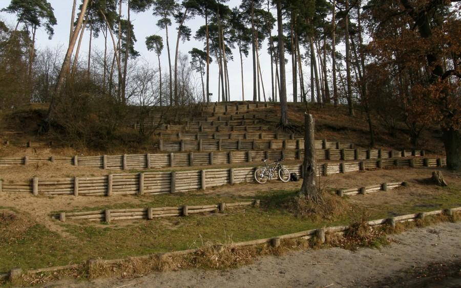 Umocnienia brzegu nad Jeziorem Dębiniec