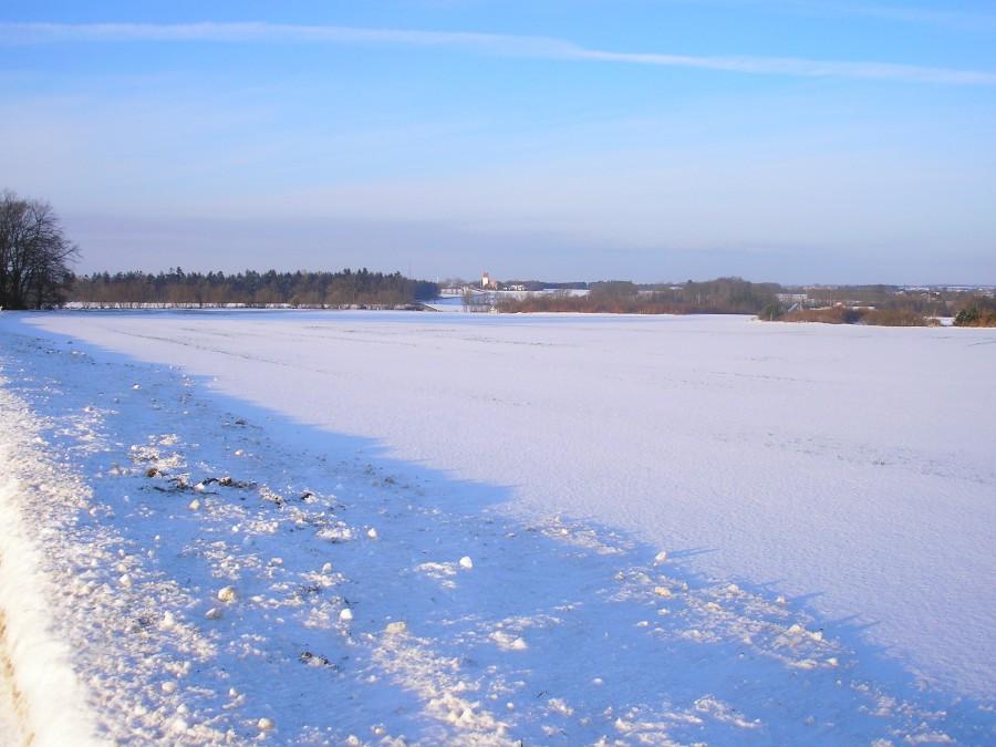 Widok na Vonge w zimowej scenerii.