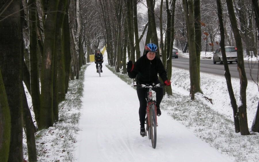 Na ośnieżonej rowerówce