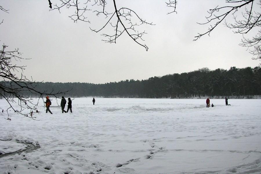 Lodowisko na jeziorze