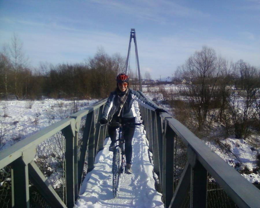 Kinga na lawie przy wodociagach
