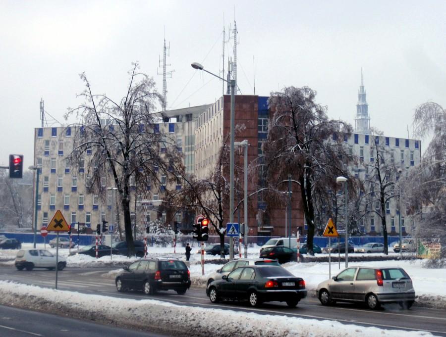 Komenda policji z wieżą Jasnej Góry w tle