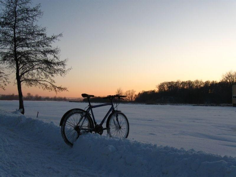 Rowerk nad Zalewem.