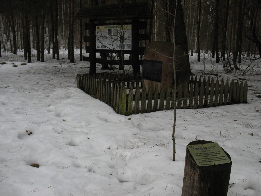 Stara Dąbrowa - pomnik Polskiego Towarzystwa Krajoznawczego