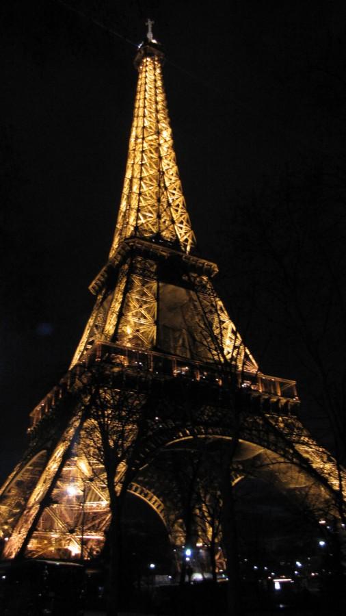 Wieza Eiffel'a - najbardziej rozpoznawalny monument Paryza
