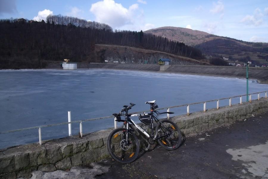 Pierwszy przystanek, zapora w Tresnej