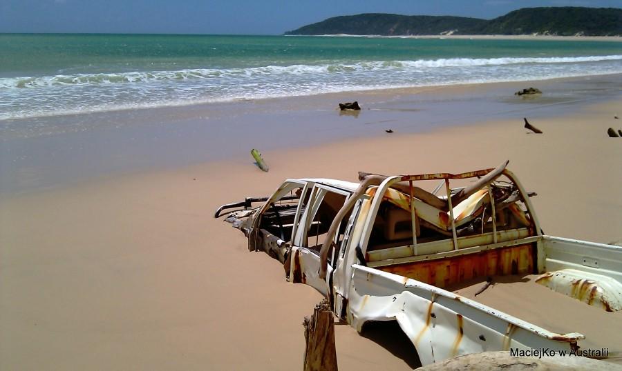 Wrak samochodu [Rainbow Beach, QLD, Australia]