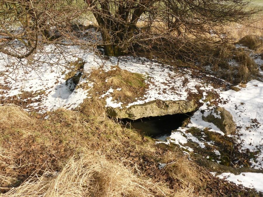 Wysadzony schron Pozycju Górnośląskiej w Stolarzowicach
