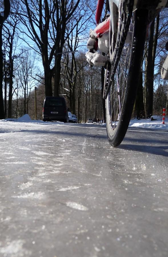 Jazda rowerowa na lodzie