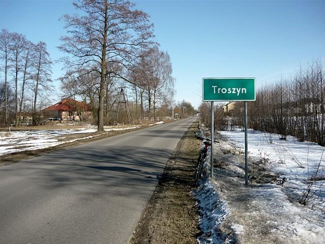 Wjazd do Troszyna