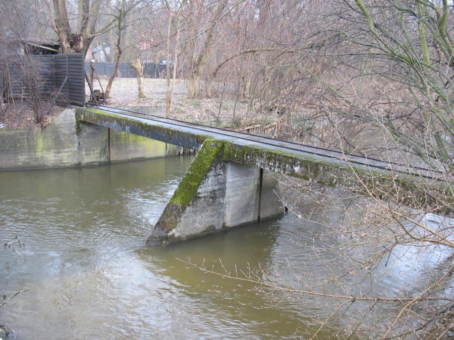 Przeprawa kolejki wąskotorowej przez Jeziorkę