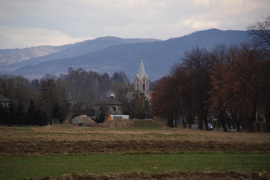 Kościół w Hecznarowicach zfocony z miejsca w którym Ela cyknęła kościół w Wilamowicach