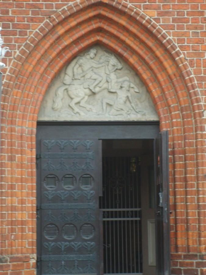 Portal kościoła w Dusznikach