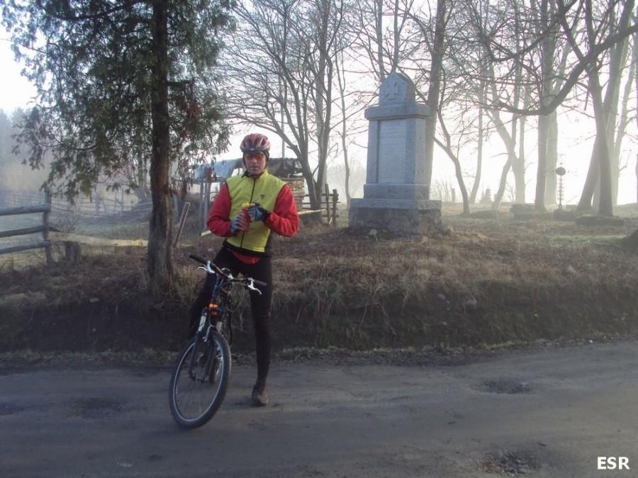 Marecki pozuje.