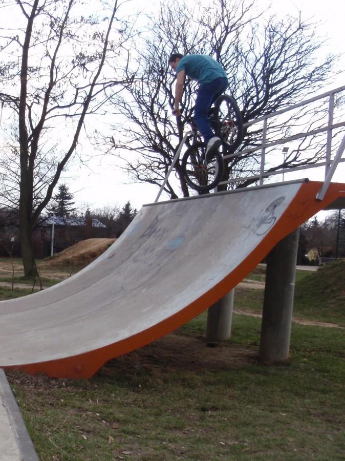 W skate-parku